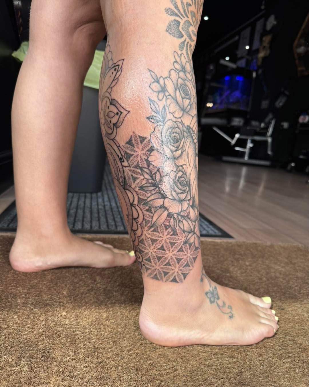 Tattoo by @gchlo123 — black_and_grey, geometric