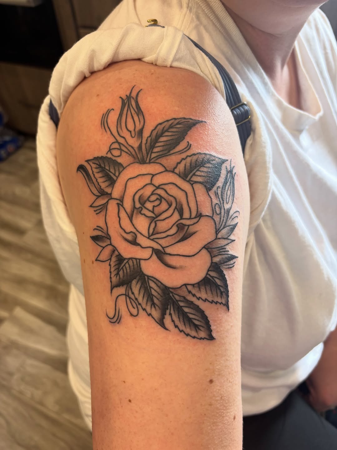 Tattoo by @gonzyiink_208 — black_and_grey, fine_line