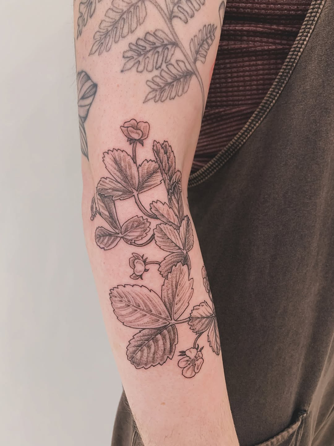 Tattoo by @peripeteiah โ fine_line, black_and_grey