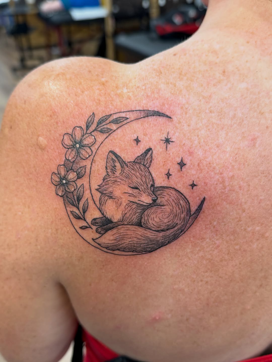 Tattoo by @sierrce β fine_line, black_and_grey