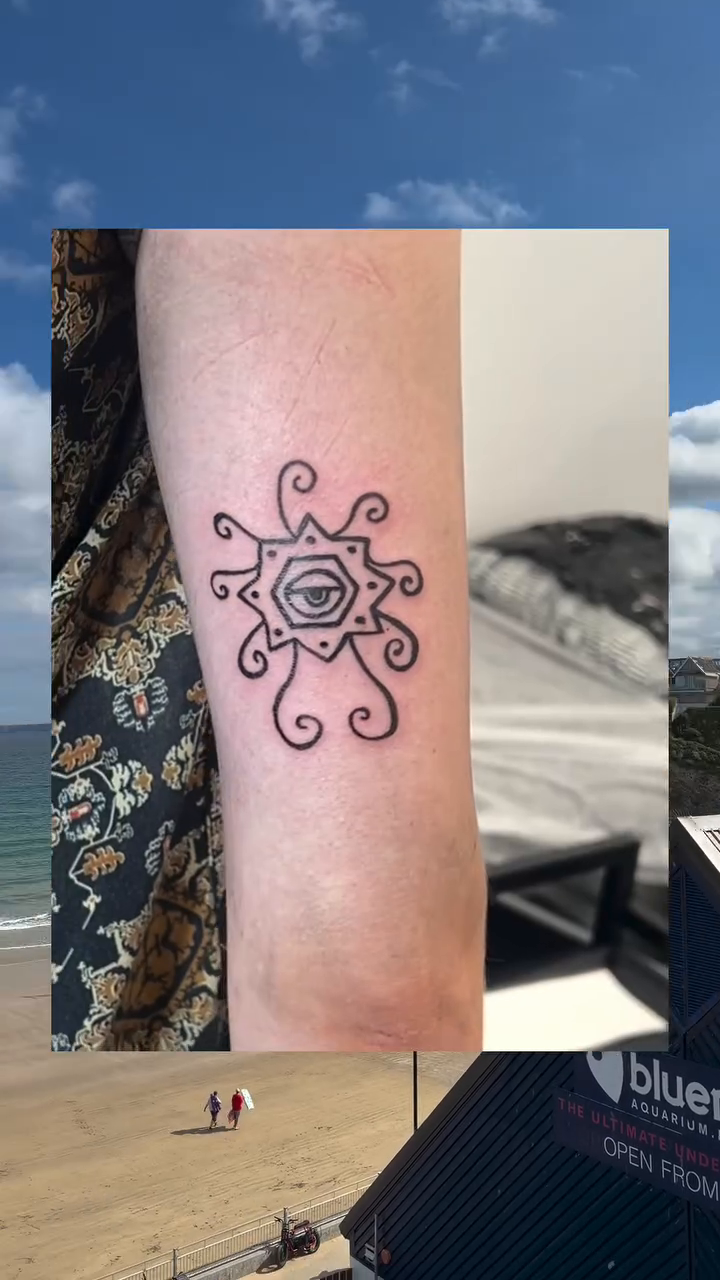 Tattoo by @lanta_ttoo — geometric, dotwork