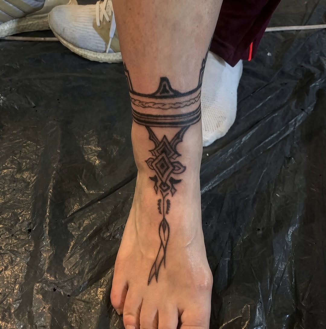 Tattoo by @_cats_and_tatts_ — geometric, ornamental