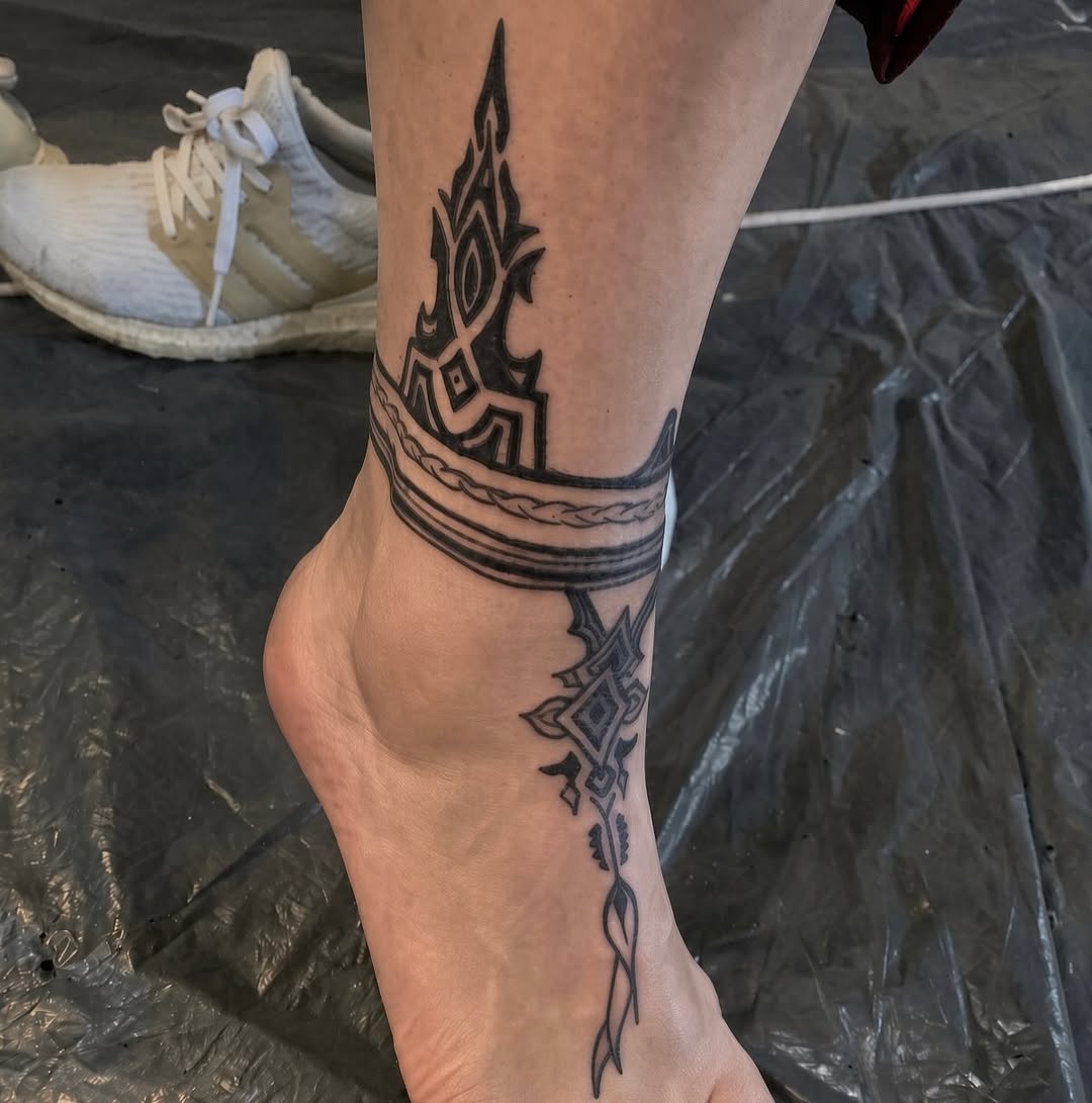 Tattoo by @_cats_and_tatts_ — geometric, ornamental