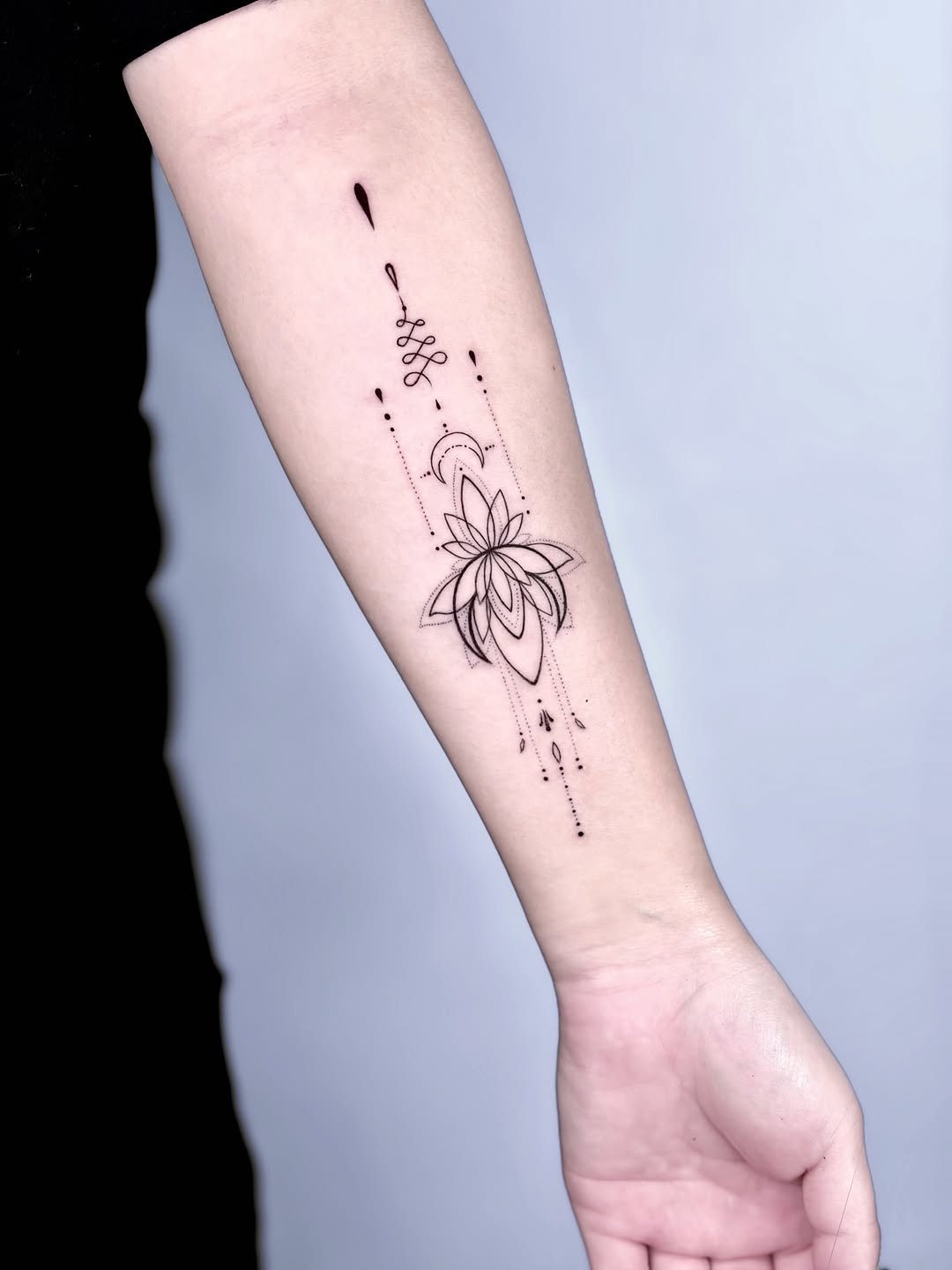 Tattoo by @heuk.me_tattoo — fine_line, dotwork