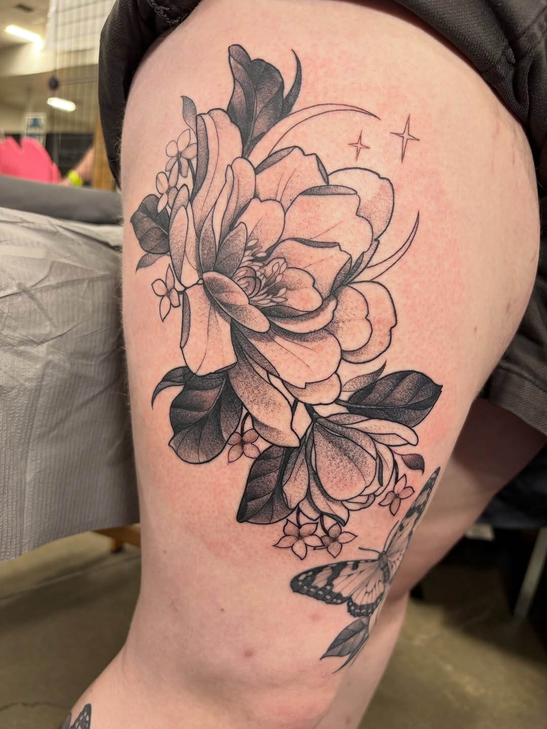 Tattoo by @samilouisetattoos โ black_and_grey, realism