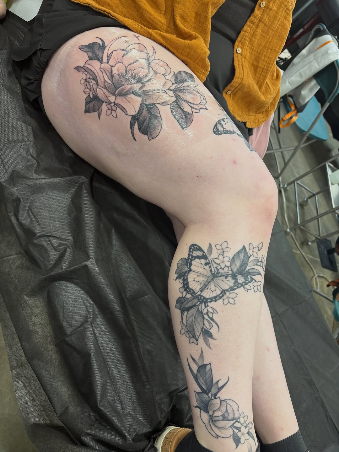 Tattoo by @samilouisetattoos โ black_and_grey, fine_line