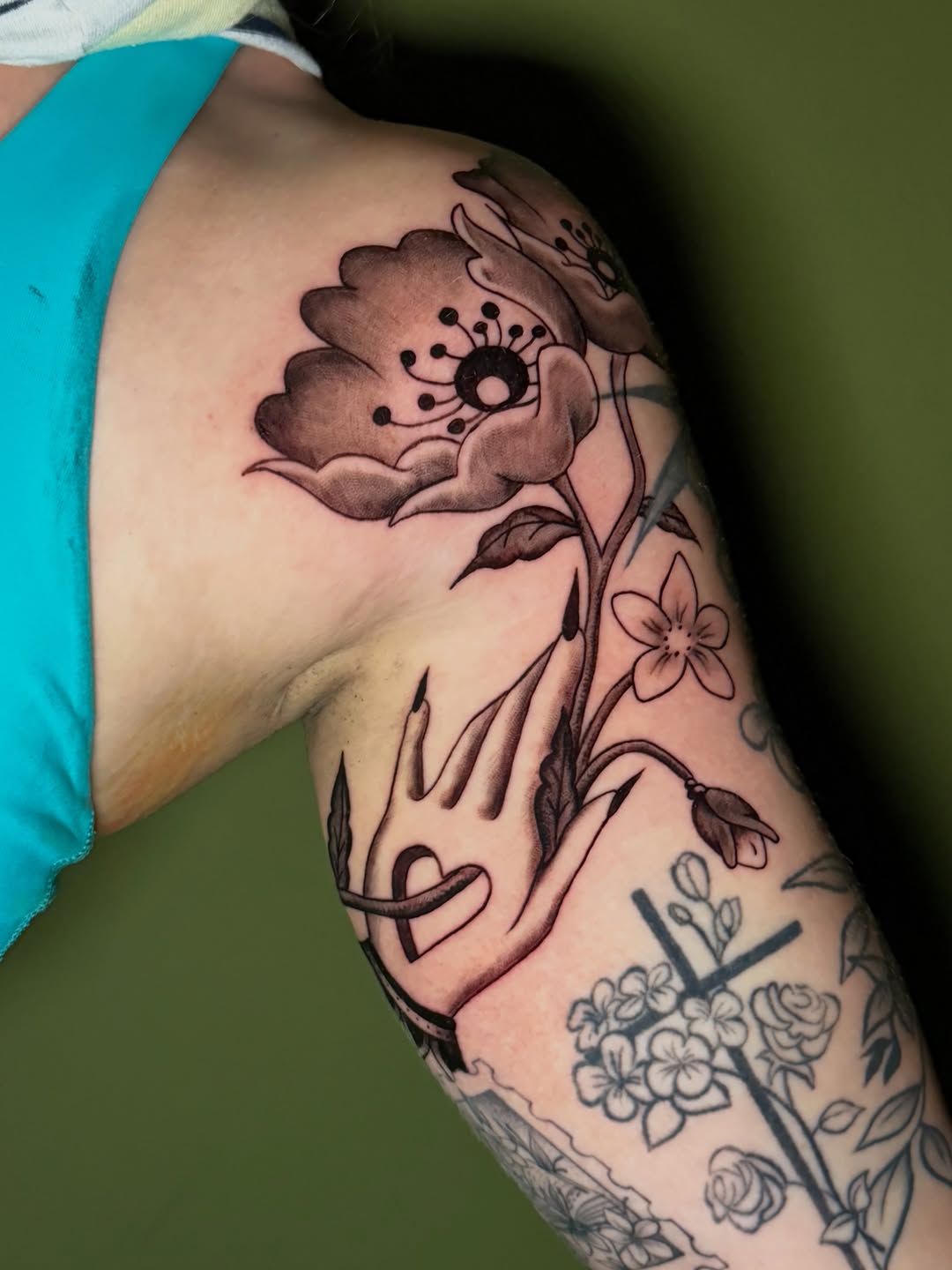 Tattoo by @sumsumtattoos โ black_and_grey, fine_line