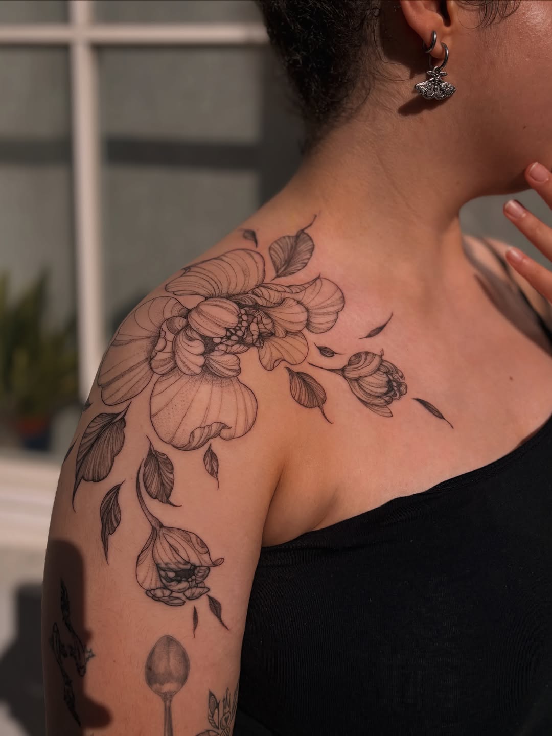 Tattoo by @raini.xo.tattoo β fine_line, illustrative
