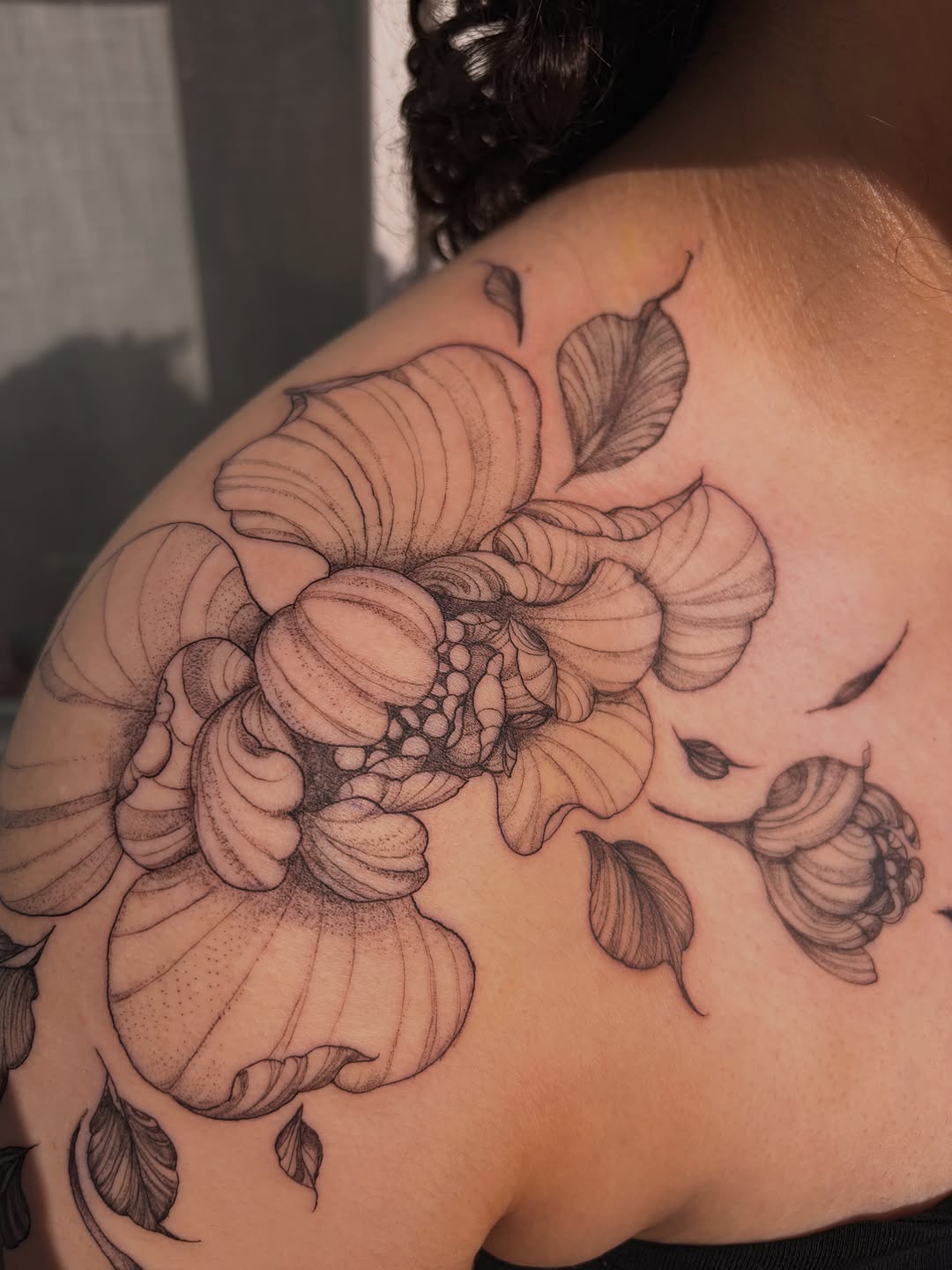 Tattoo by @raini.xo.tattoo β fine_line, dotwork