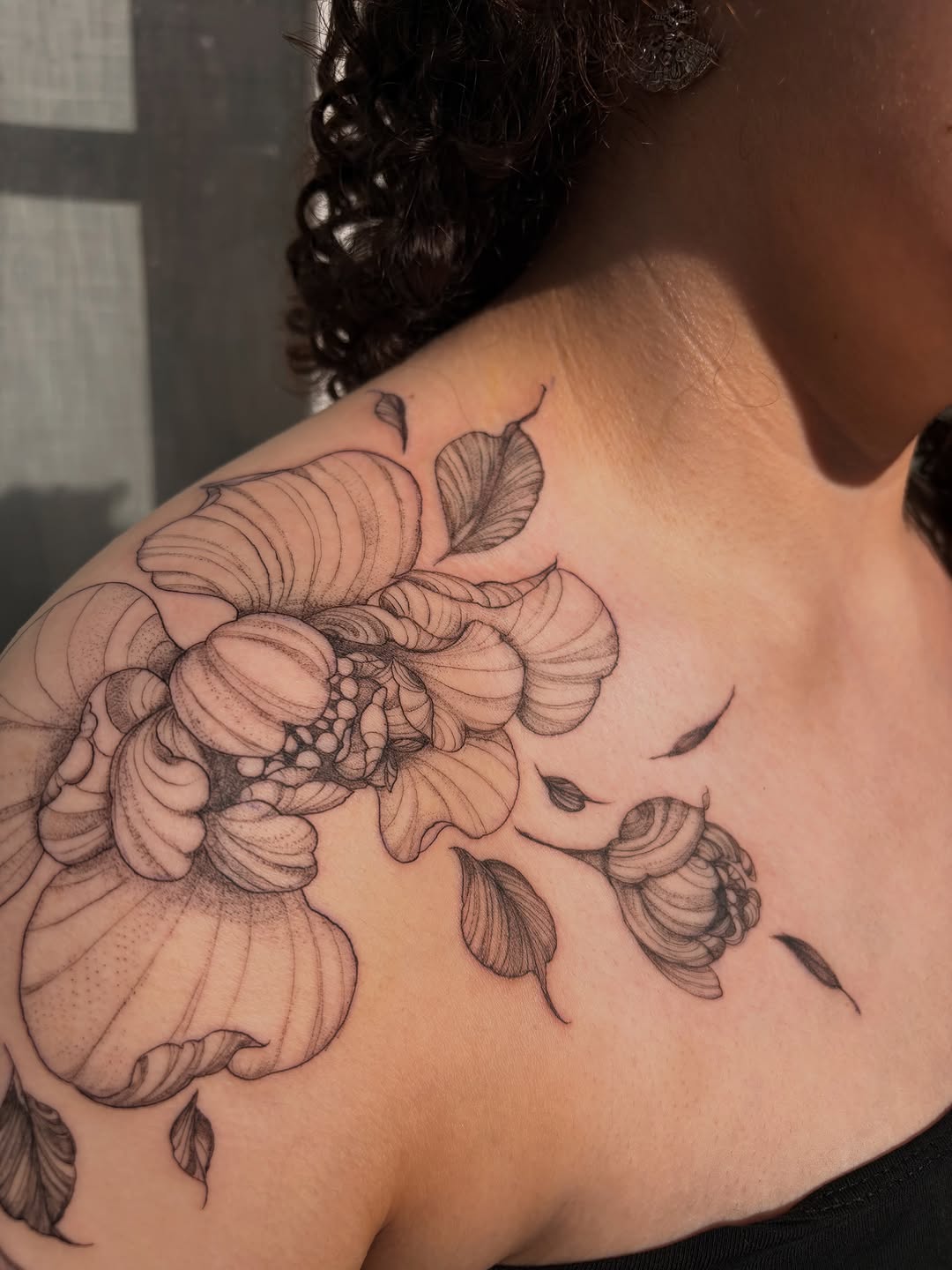 Tattoo by @raini.xo.tattoo β fine_line, dotwork