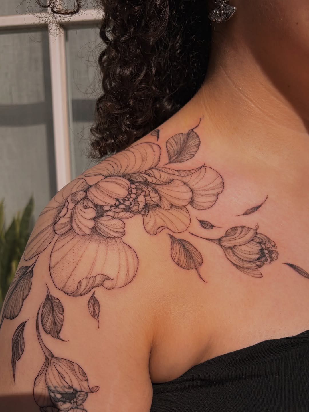 Tattoo by @raini.xo.tattoo β fine_line, dotwork
