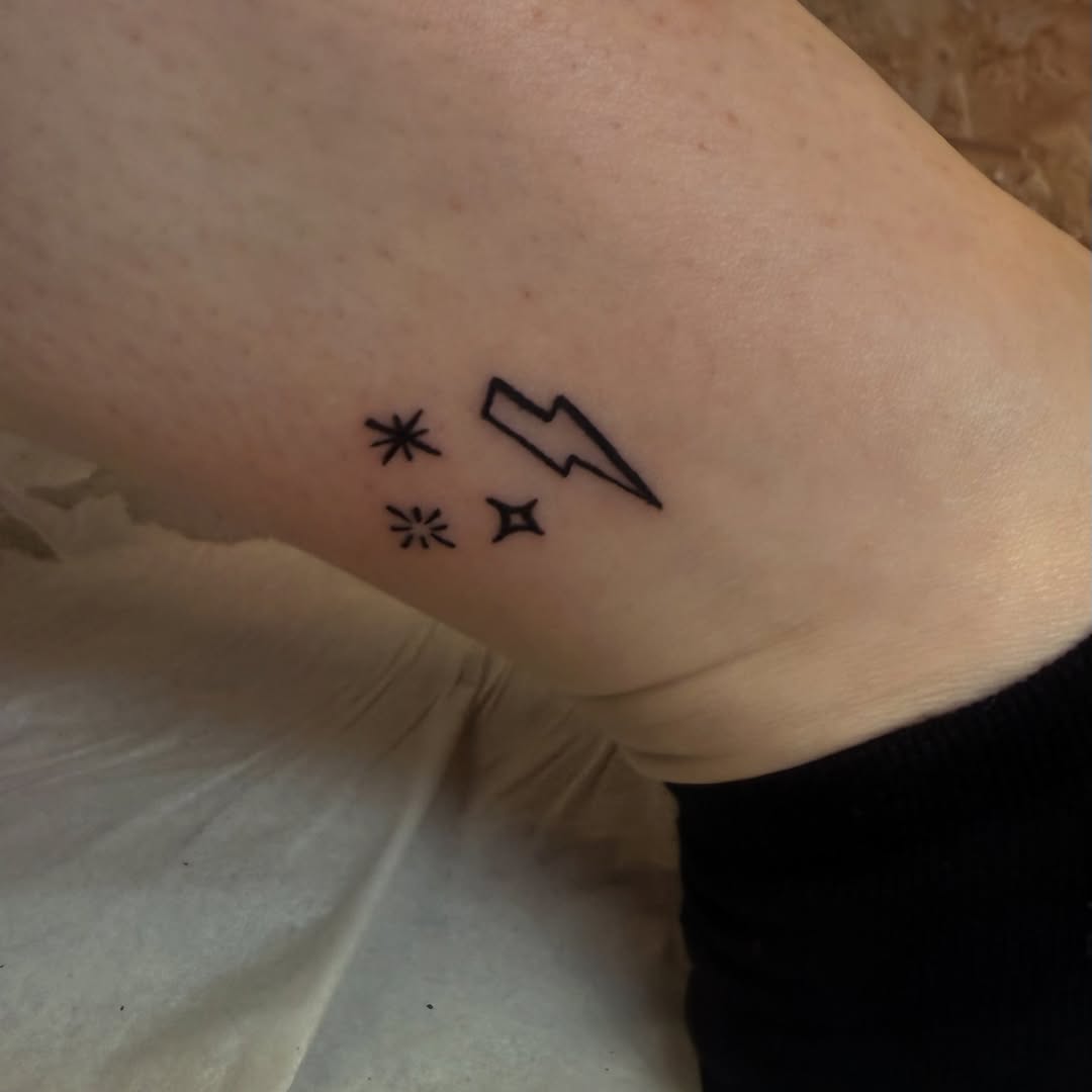 Tattoo by @fkry_tattoo โ fine_line, minimalist