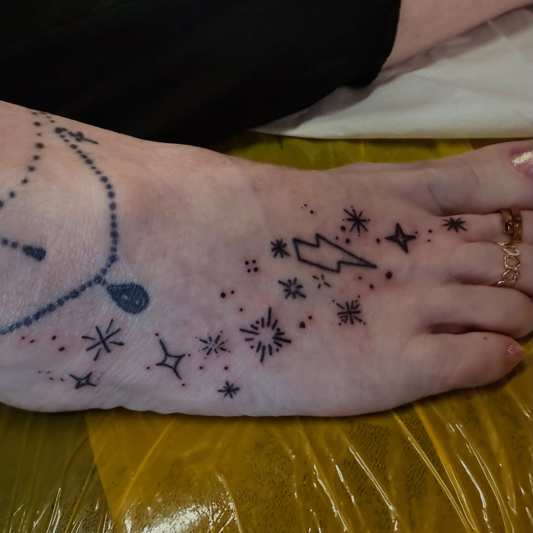 Tattoo by @fkry_tattoo โ fine_line, minimalist