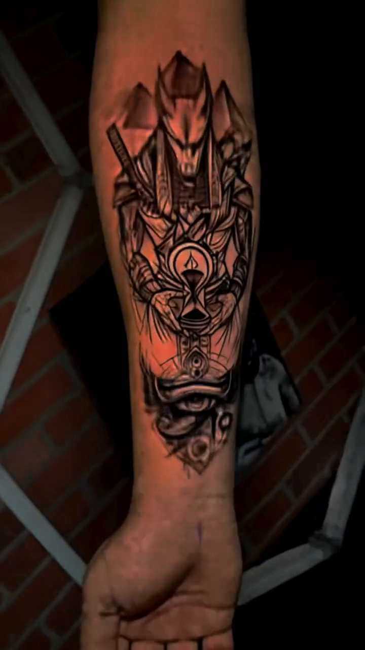 Tattoo by @elcalvo_tatto9 — geometric, black_and_grey