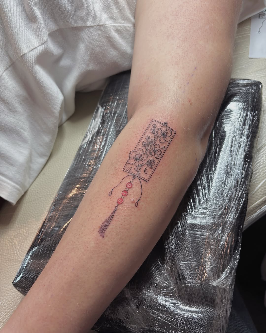 Tattoo by @jadu.tattoo — fine_line, minimalist