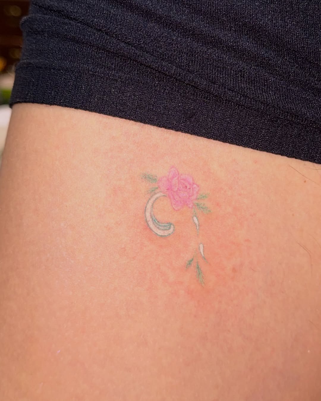 Tattoo by @hii.eul_ โ fine_line, minimalist
