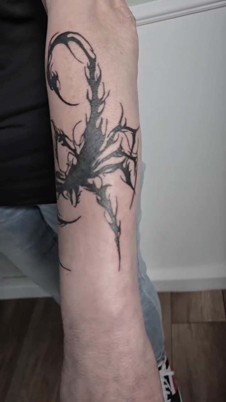 Tattoo by @sabrinamueller.tattoo — blackwork, geometric