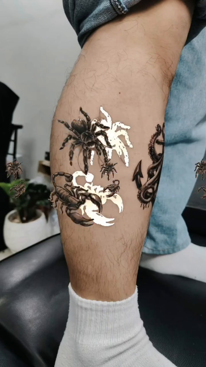 Tattoo by @100king.ink â blackwork, realism