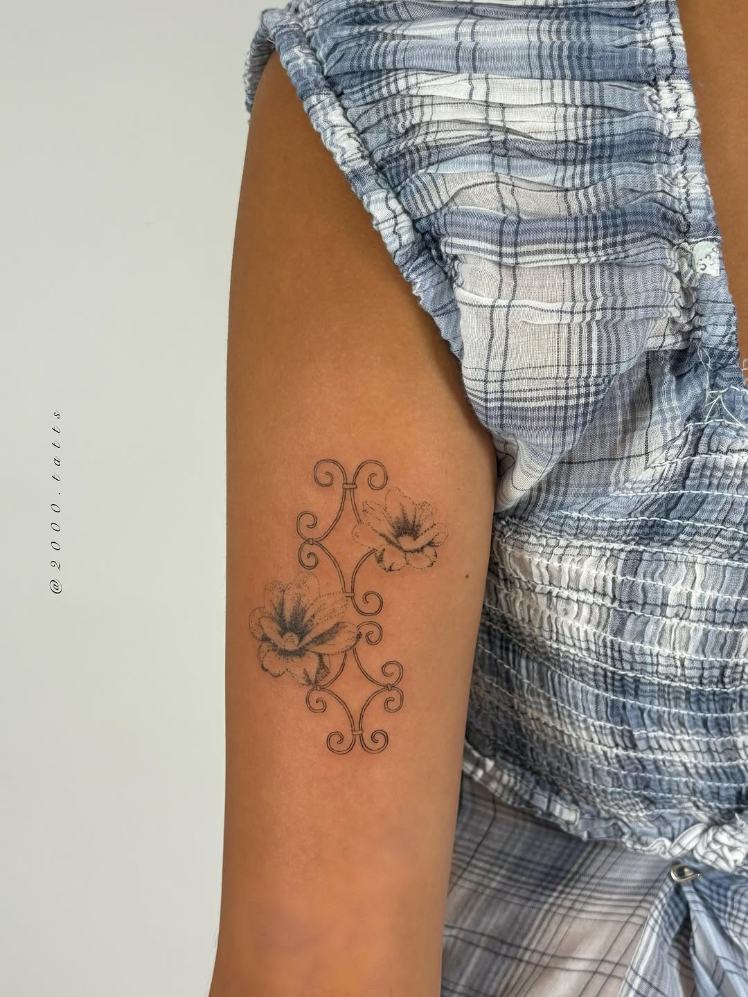 Tattoo by @2000.tatts โ fine_line, dotwork