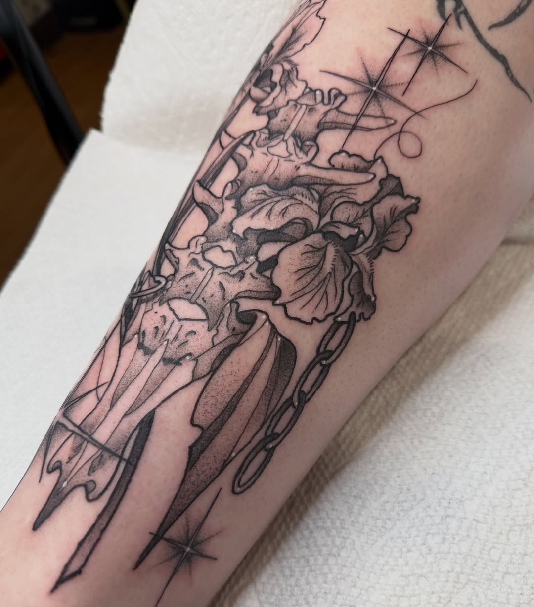 Tattoo by @saturniid.tattoo โ black_and_grey, illustrative