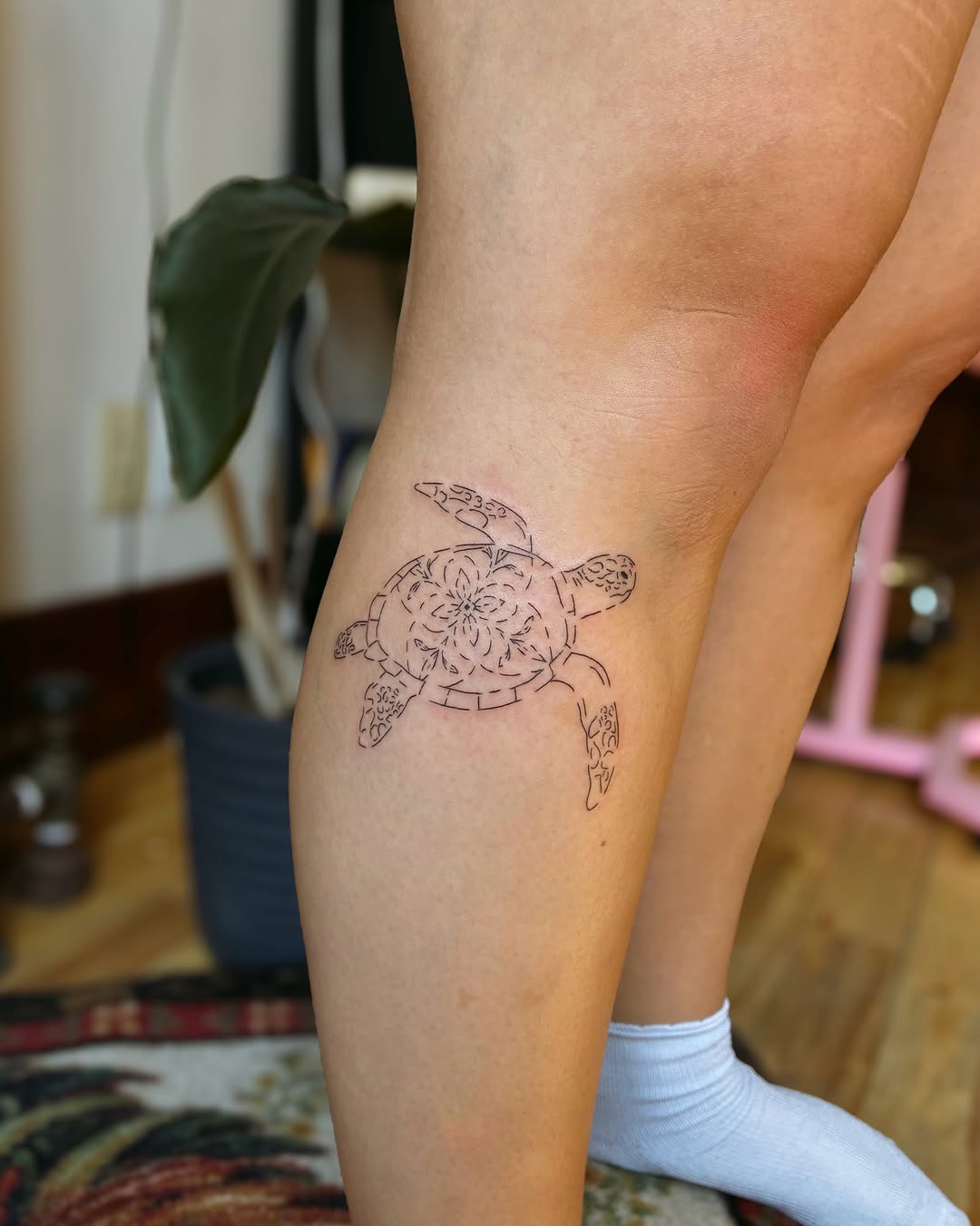 Tattoo by @lajusteligne โ fine_line, geometric