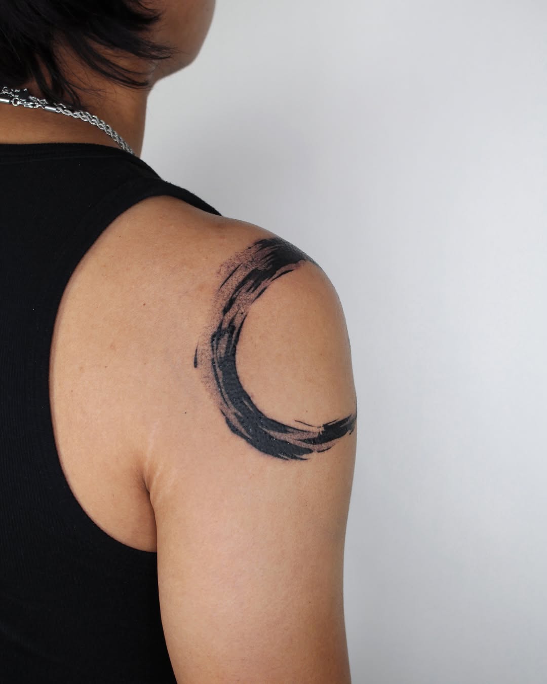 Tattoo by @tatpiaooo — blackwork, brushstroke