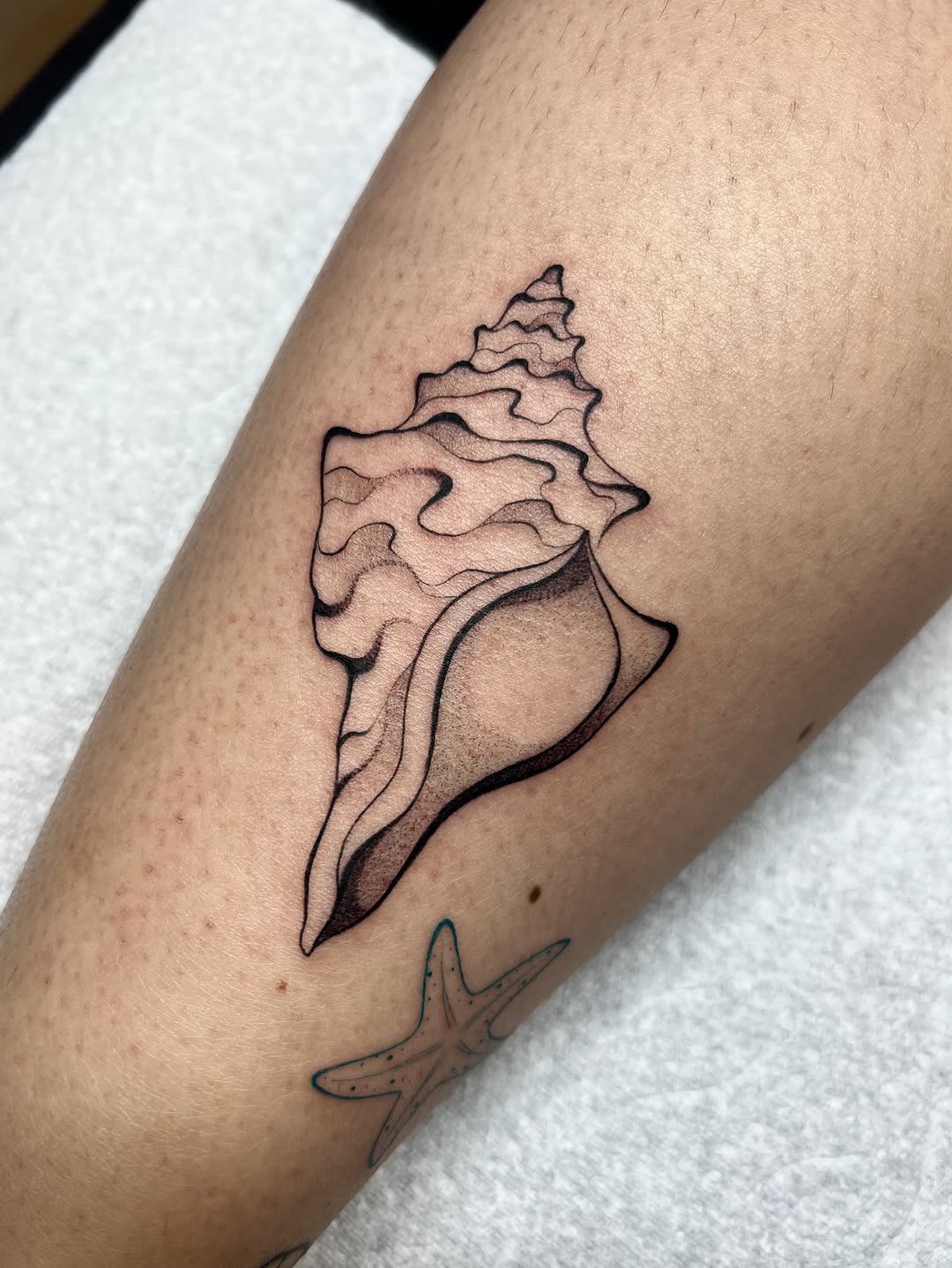 Tattoo by @sans.detour — fine_line, dotwork