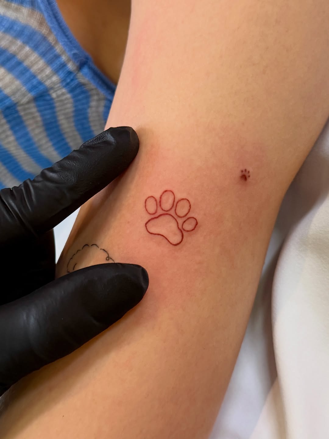Tattoo by @maru_ttttt — fine_line, minimalist