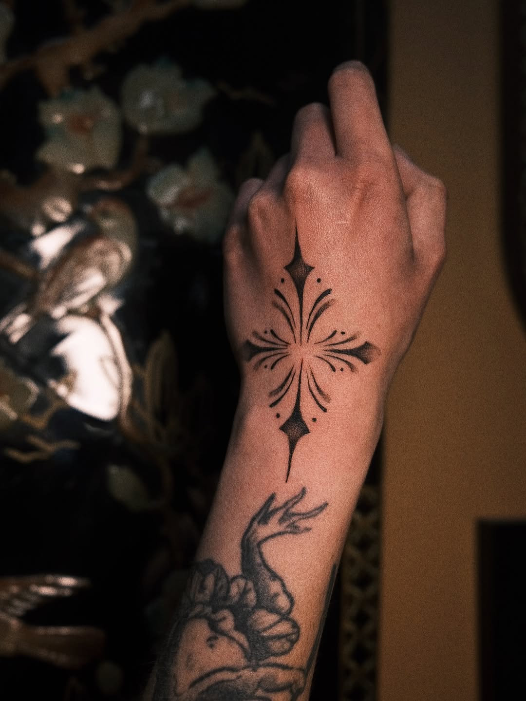 Tattoo by @ren.inks — fine_line, geometric