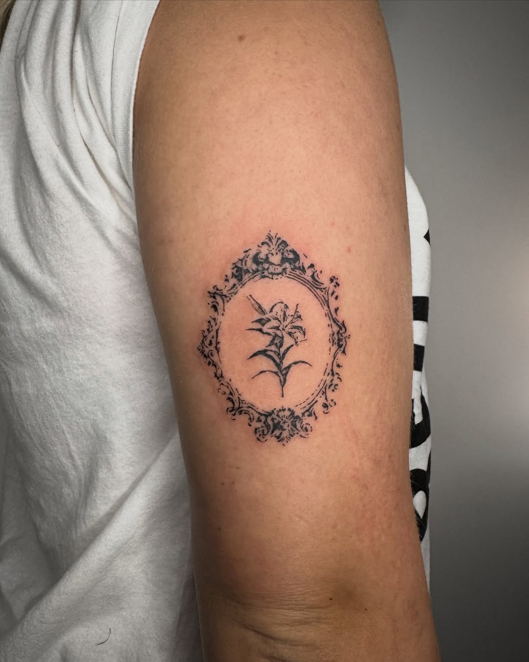 Tattoo by @oxurminexo โ fine_line, ornamental