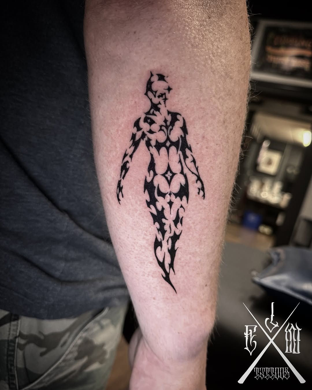 Tattoo by @ejwtattoos โ blackwork
