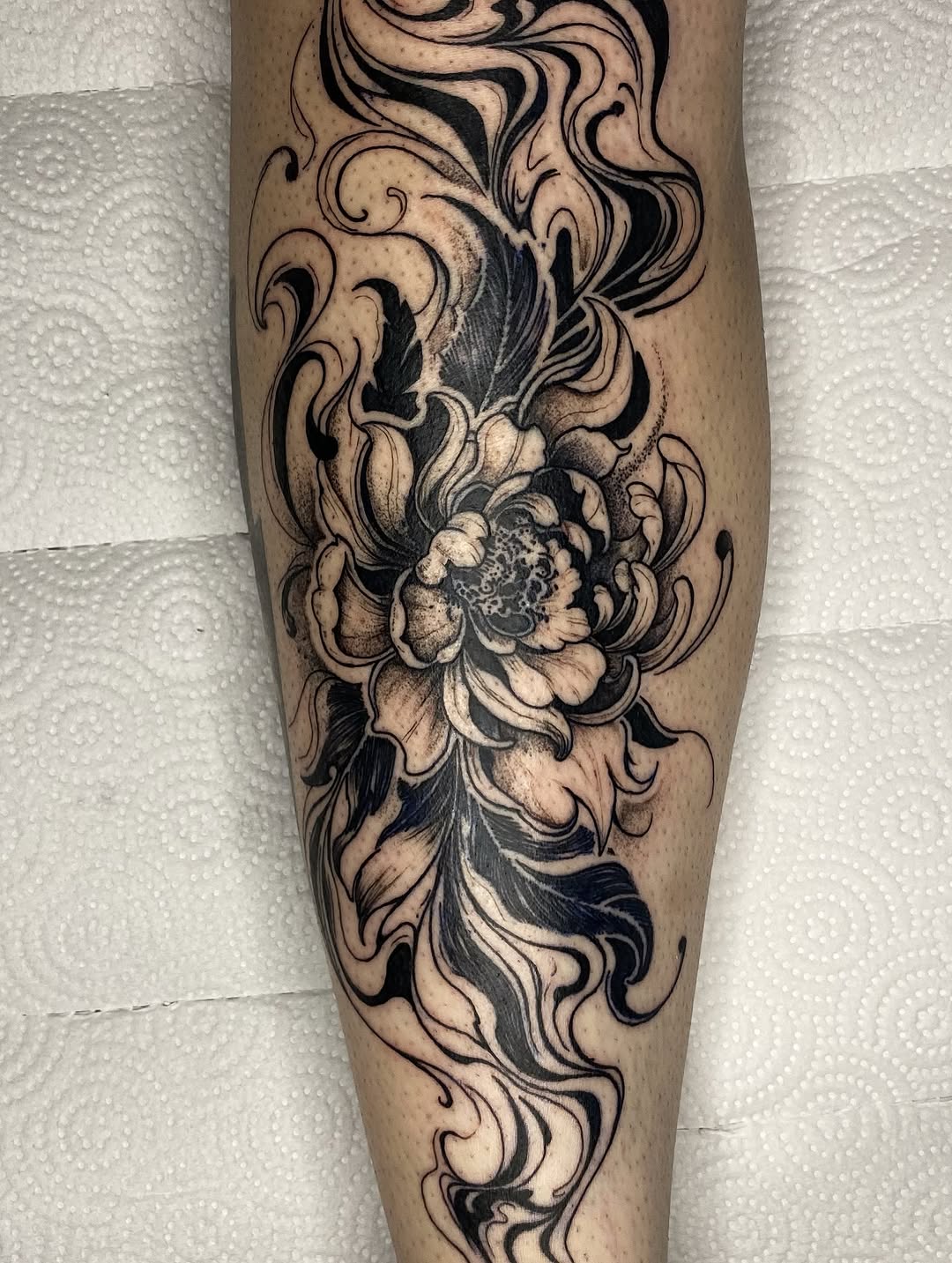 Tattoo by @garotodatatuagem β japanese_irezumi, black_and_grey