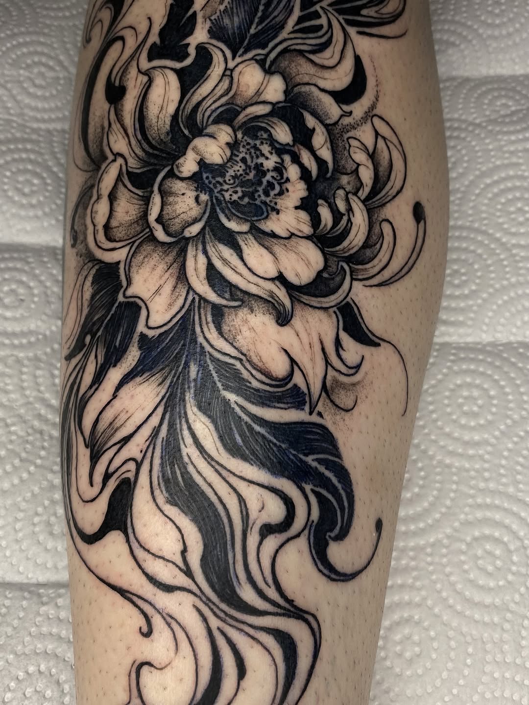 Tattoo by @garotodatatuagem β japanese_irezumi, black_and_grey