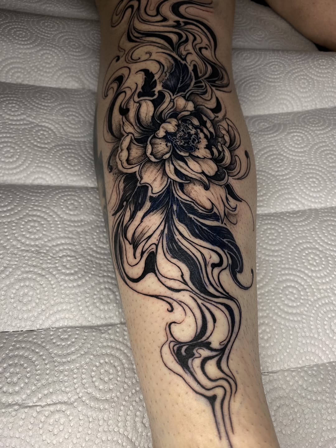 Tattoo by @garotodatatuagem β japanese_irezumi, black_and_grey