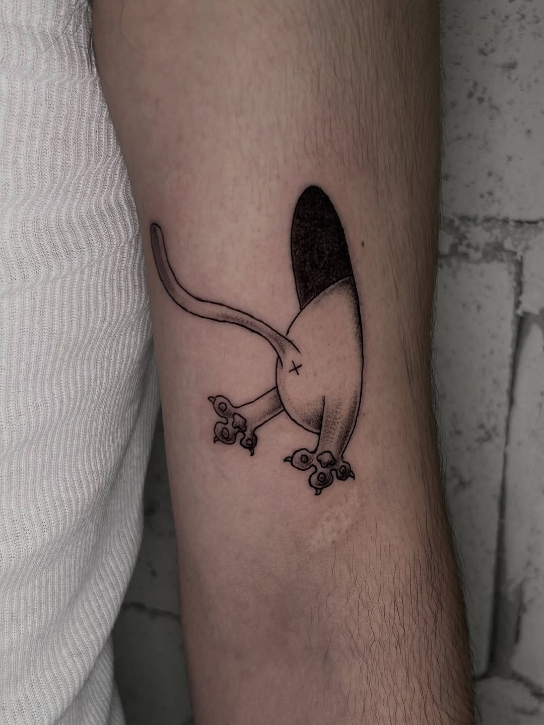 Tattoo by @la_diabhla — fine_line, dotwork