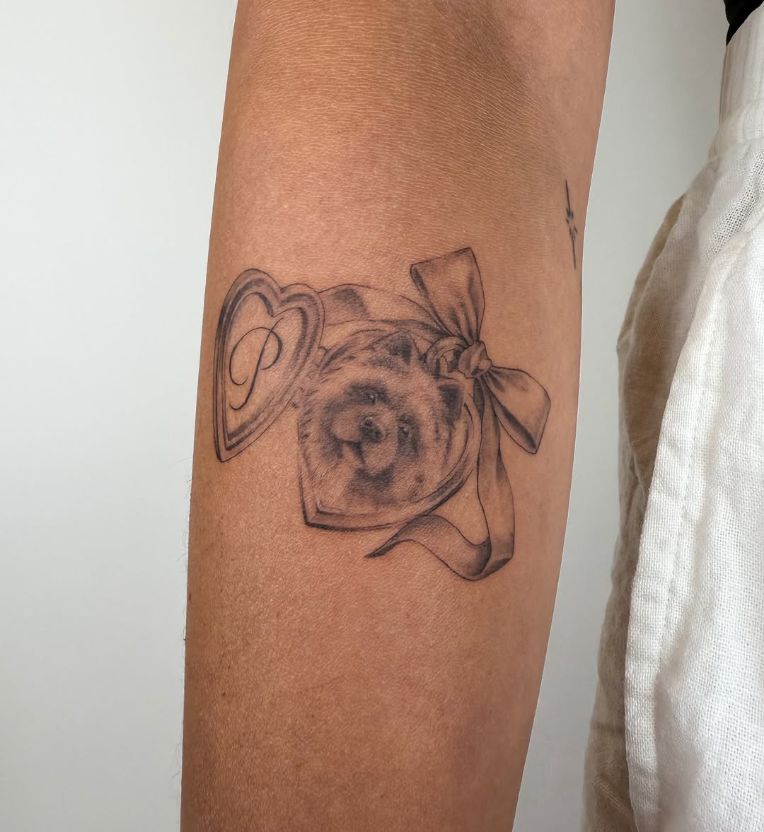 Tattoo by @hellymarch_tattoo โ realism, fine_line