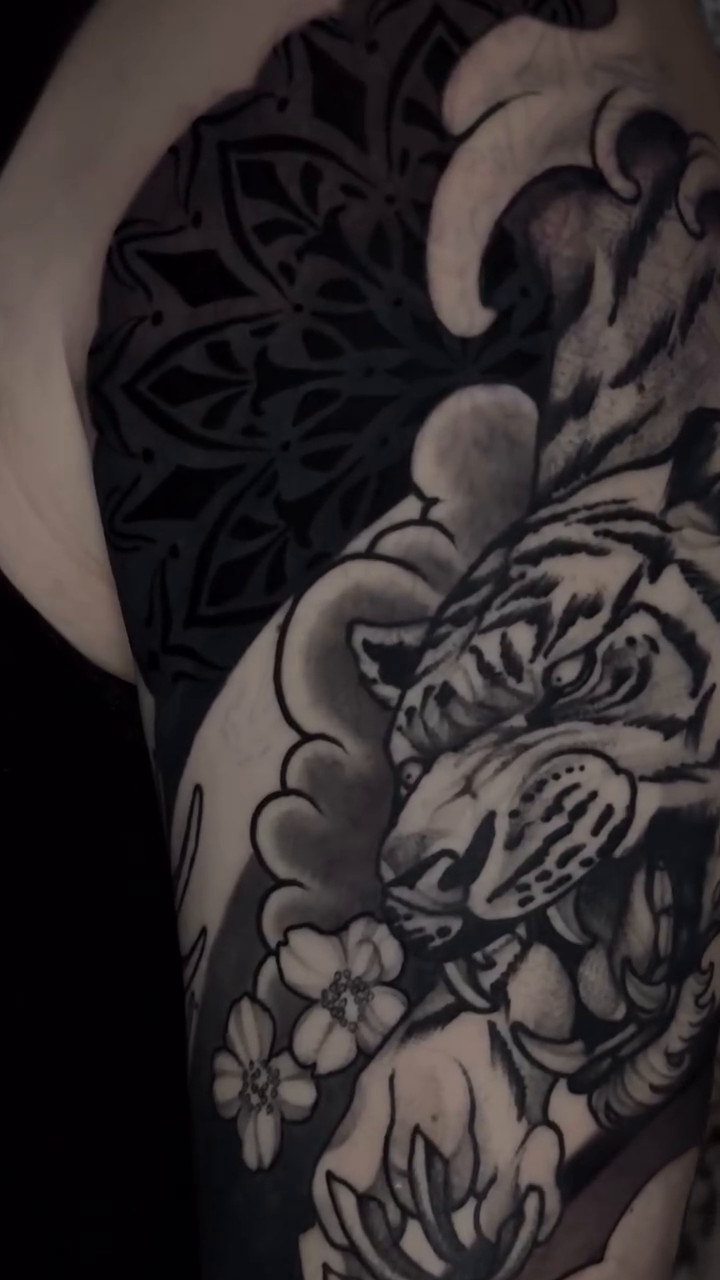 Tattoo by @sharon_skinart — japanese_irezumi, black_and_grey