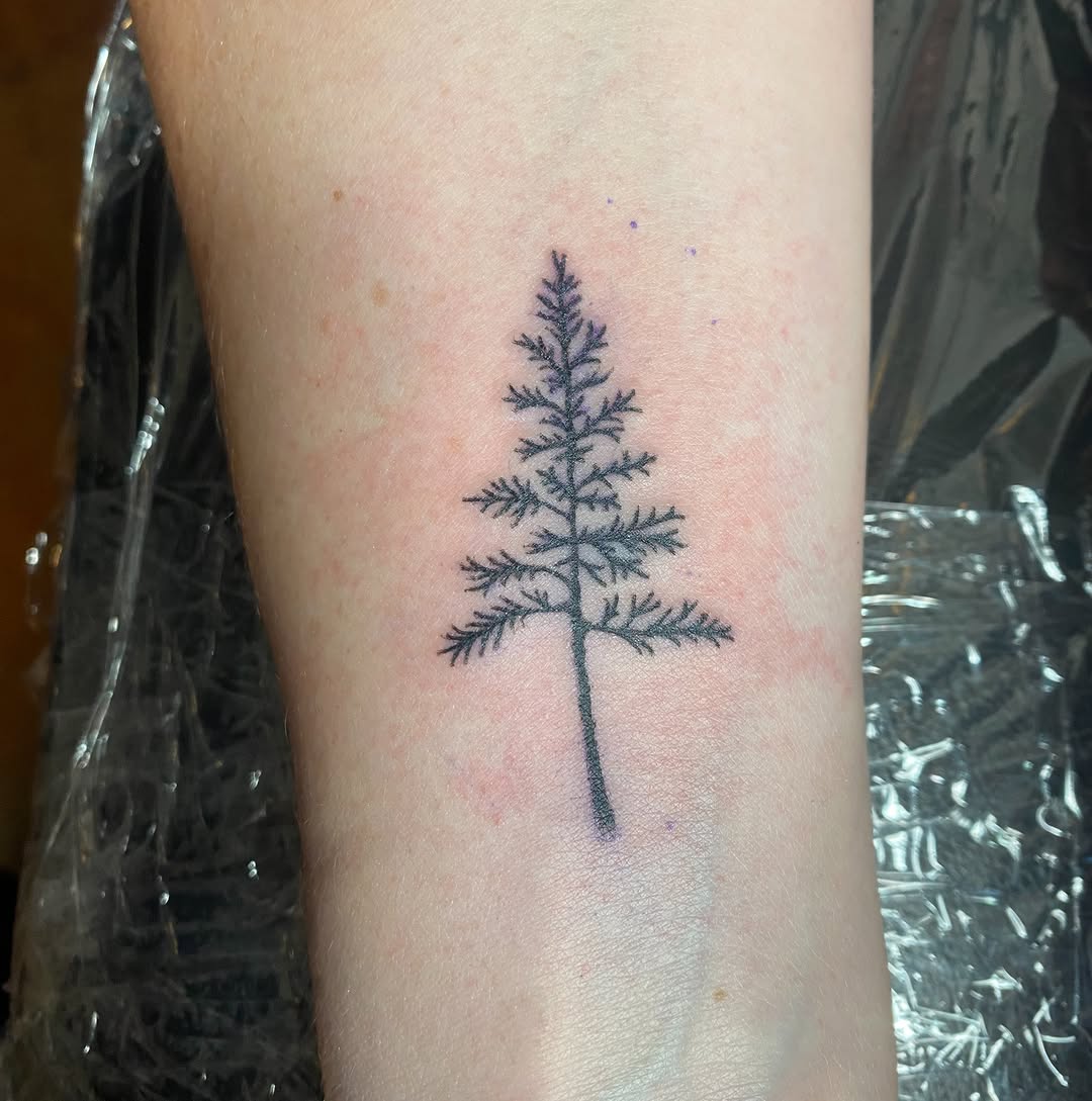 Tattoo by @lilspankee โ fine_line