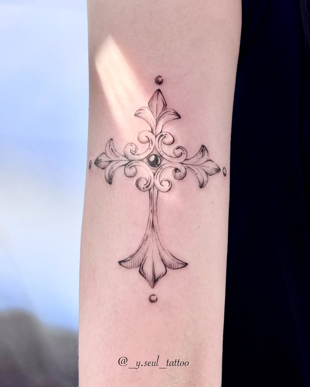 Tattoo by @_y.seul_tattoo — fine_line, ornamental