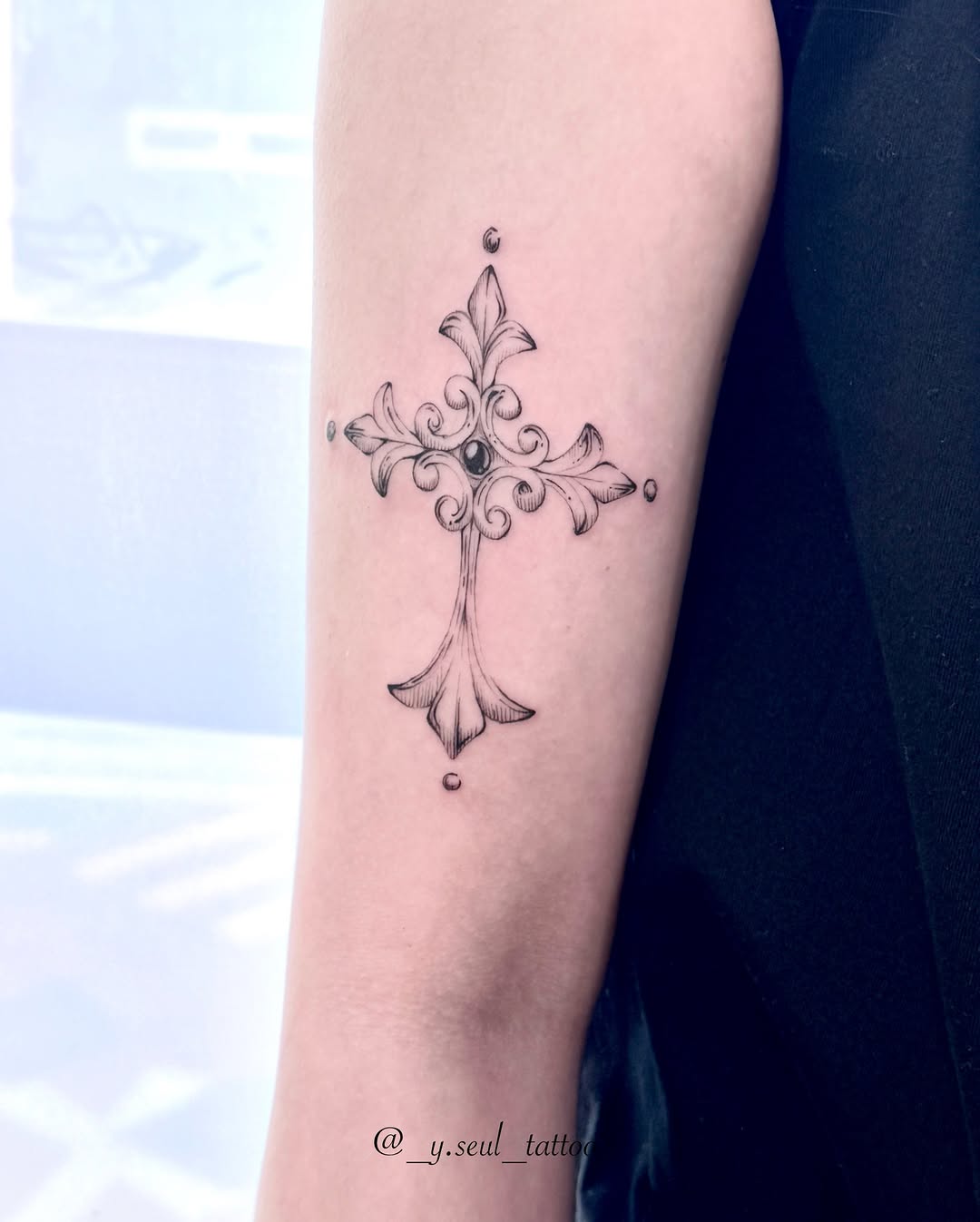 Tattoo by @_y.seul_tattoo — fine_line, ornamental