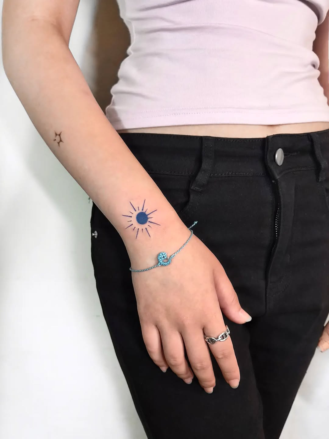 Tattoo by @ink_x_seoul — fine_line, minimalist