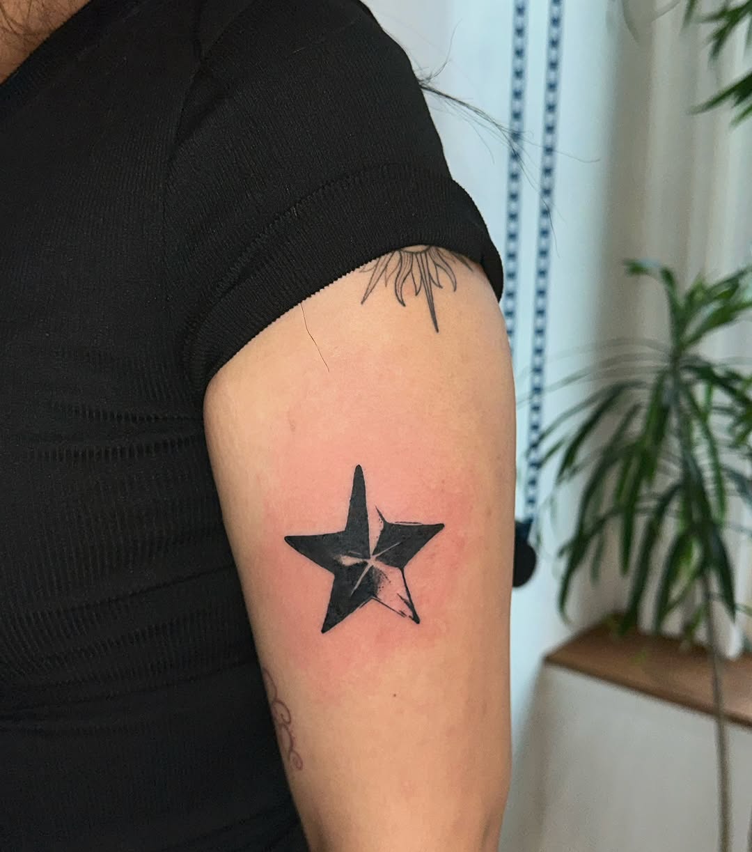 Tattoo by @kiijooya — black_and_grey, geometric
