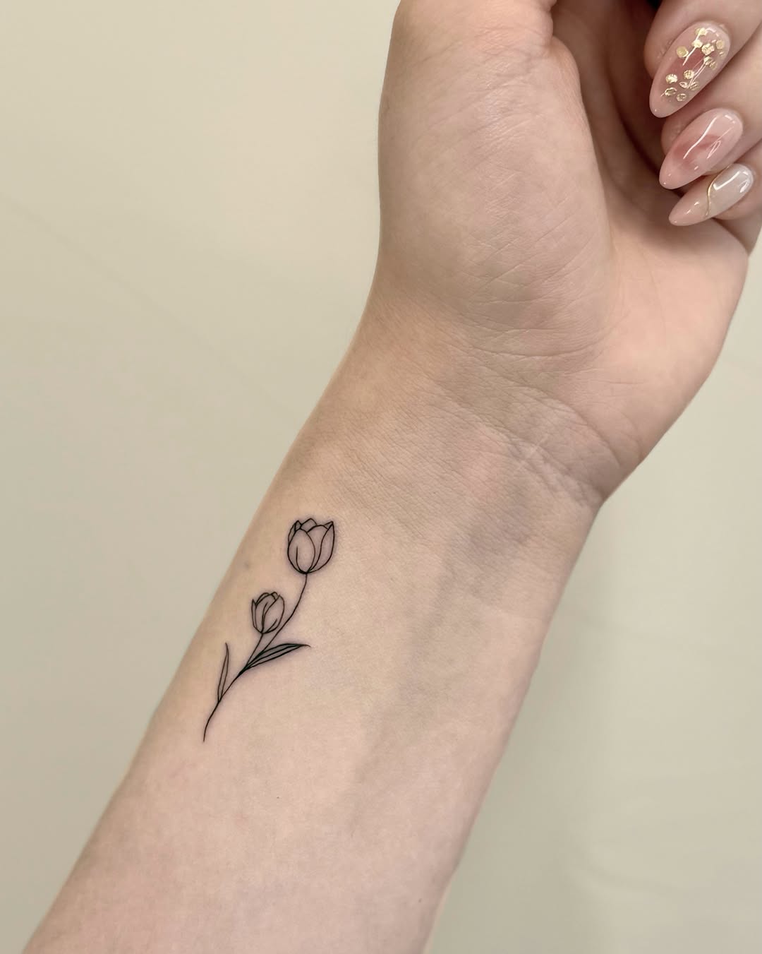 Tattoo by @tatt.diana — fine_line, minimalist